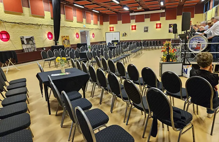 zaal met stoelen